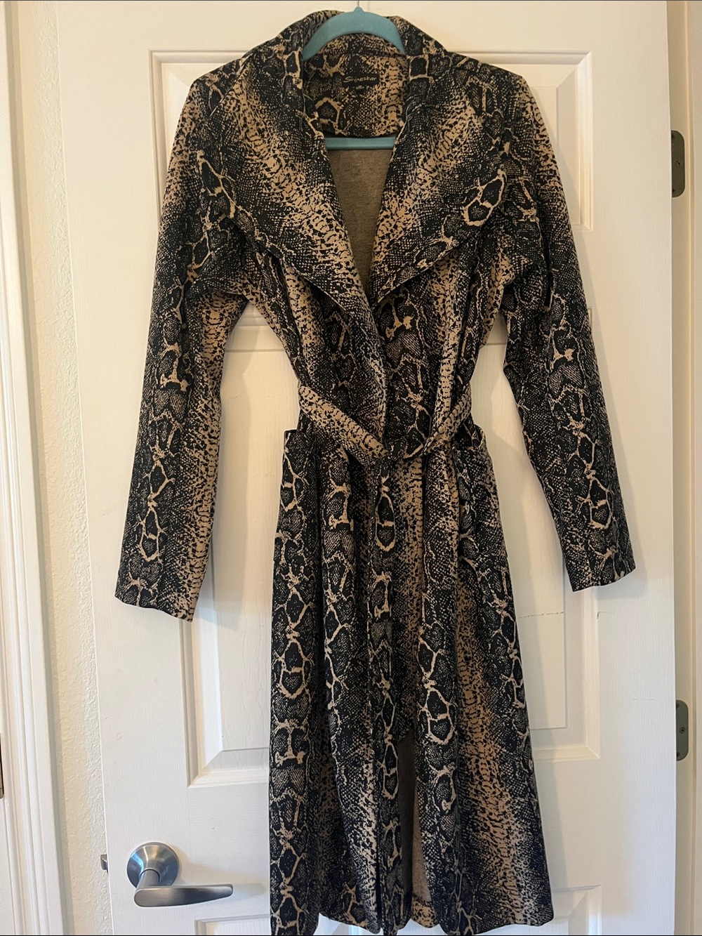 Shinestar Snake-Print knit Long Sleeve Wrap coat in Black and Brown
